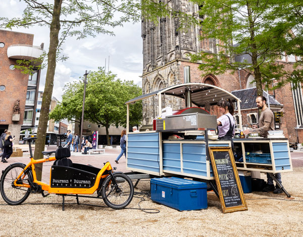 foto van de bakbak pizza oven bij de martini toren in groningen